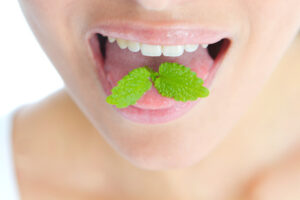 The Best Ways to Keep Your Breath Fresh with Invisalign 